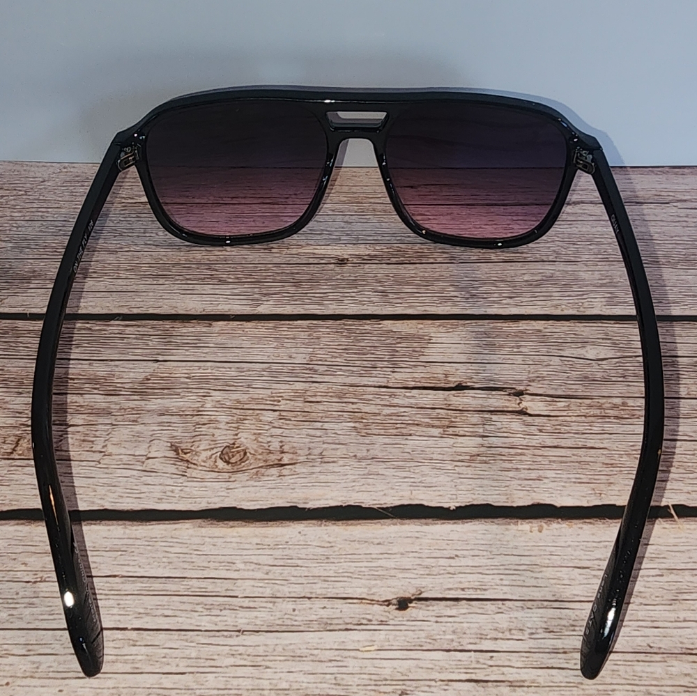 Quay On The Fly Black Sunglasses - Picture 4 of 5